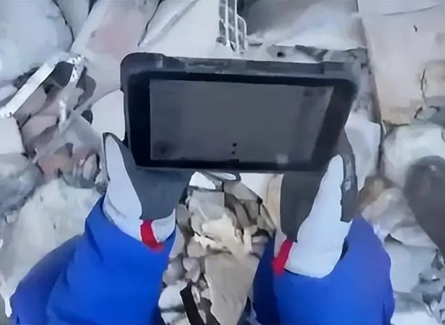 Deprem Kurtarma Yardımı için Sağlam Tablet